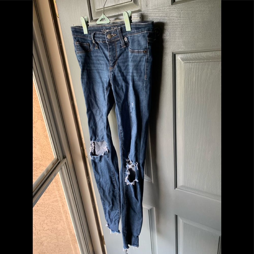 Universal Thread distressed jeans. Sz 00 - 24 Long